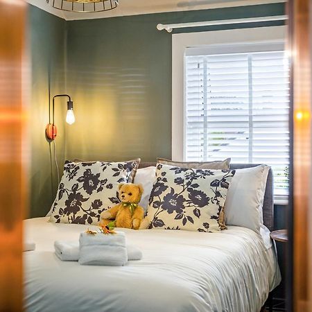 Stylish Romantic Country Escape Near Chester Christleton エクステリア 写真