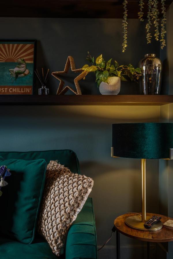 Stylish Romantic Country Escape Near Chester Christleton エクステリア 写真